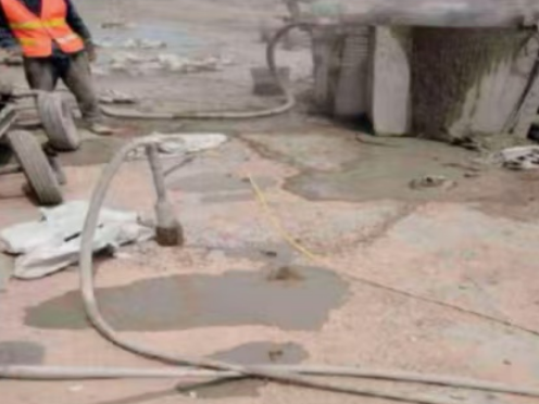 毕节水泥混凝土路面板底注浆技术 路面脱空注浆整治方案