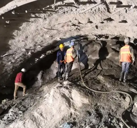 毕节拱顶带模注浆料的施工流程及注意事项